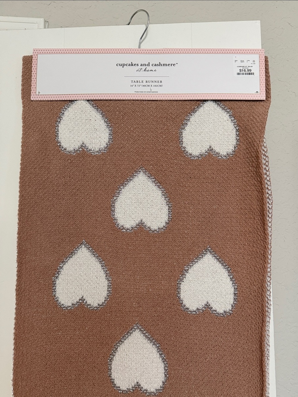 NWT cupcakes & cashmere Neutral White Heart Metallic Knit Table Runner 16x72